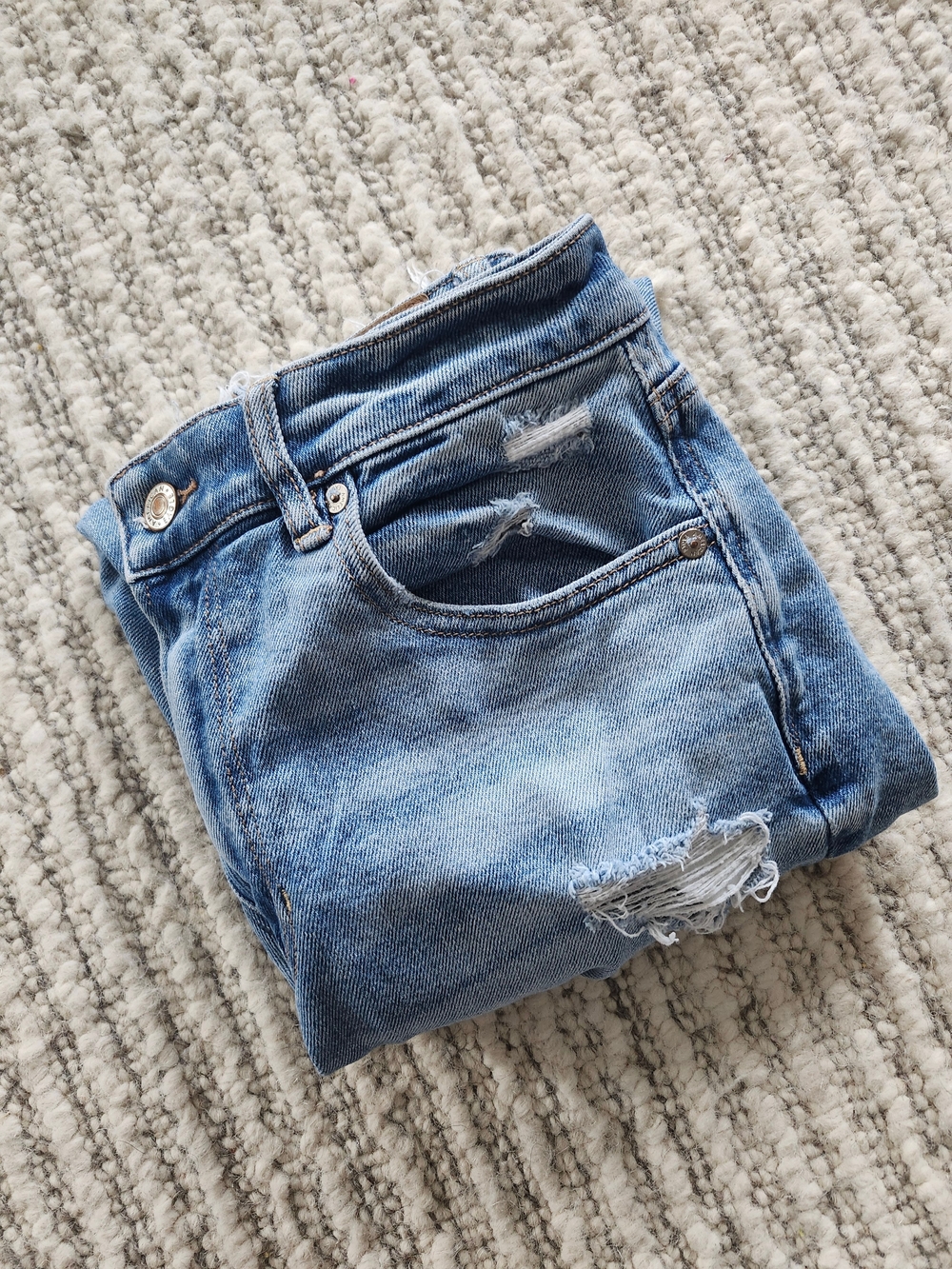 American Eagle Mom Jeans Light Blue Distressed Denim Size 6